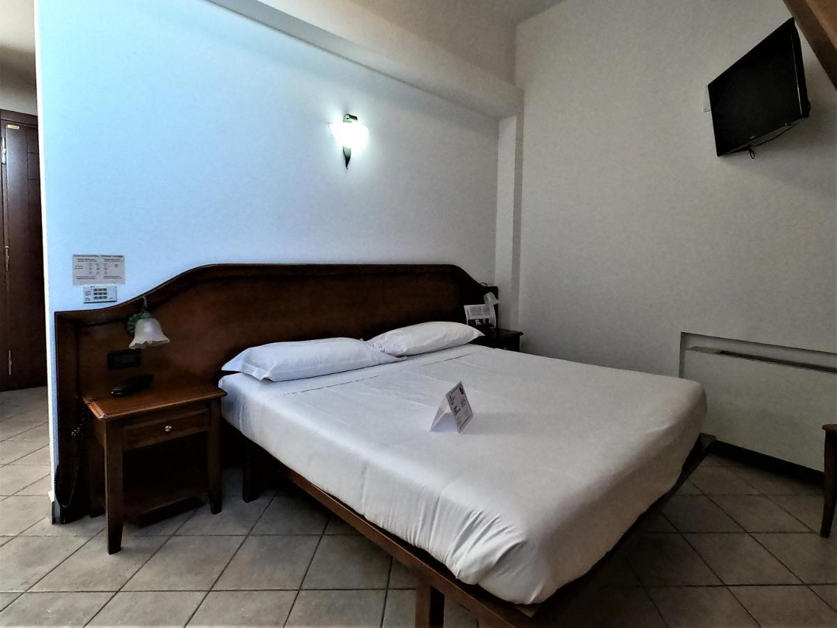 Hotel Ungheria Varese 1946 Екстериор снимка
