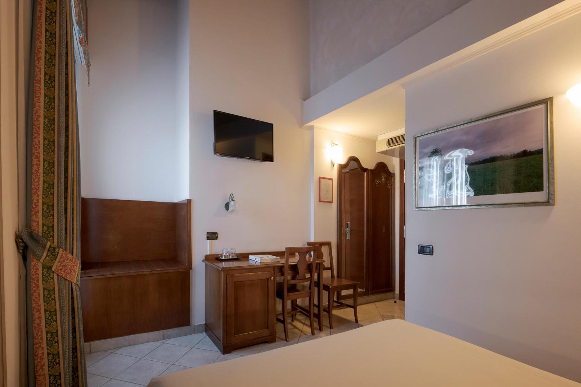 Hotel Ungheria Varese 1946 Екстериор снимка