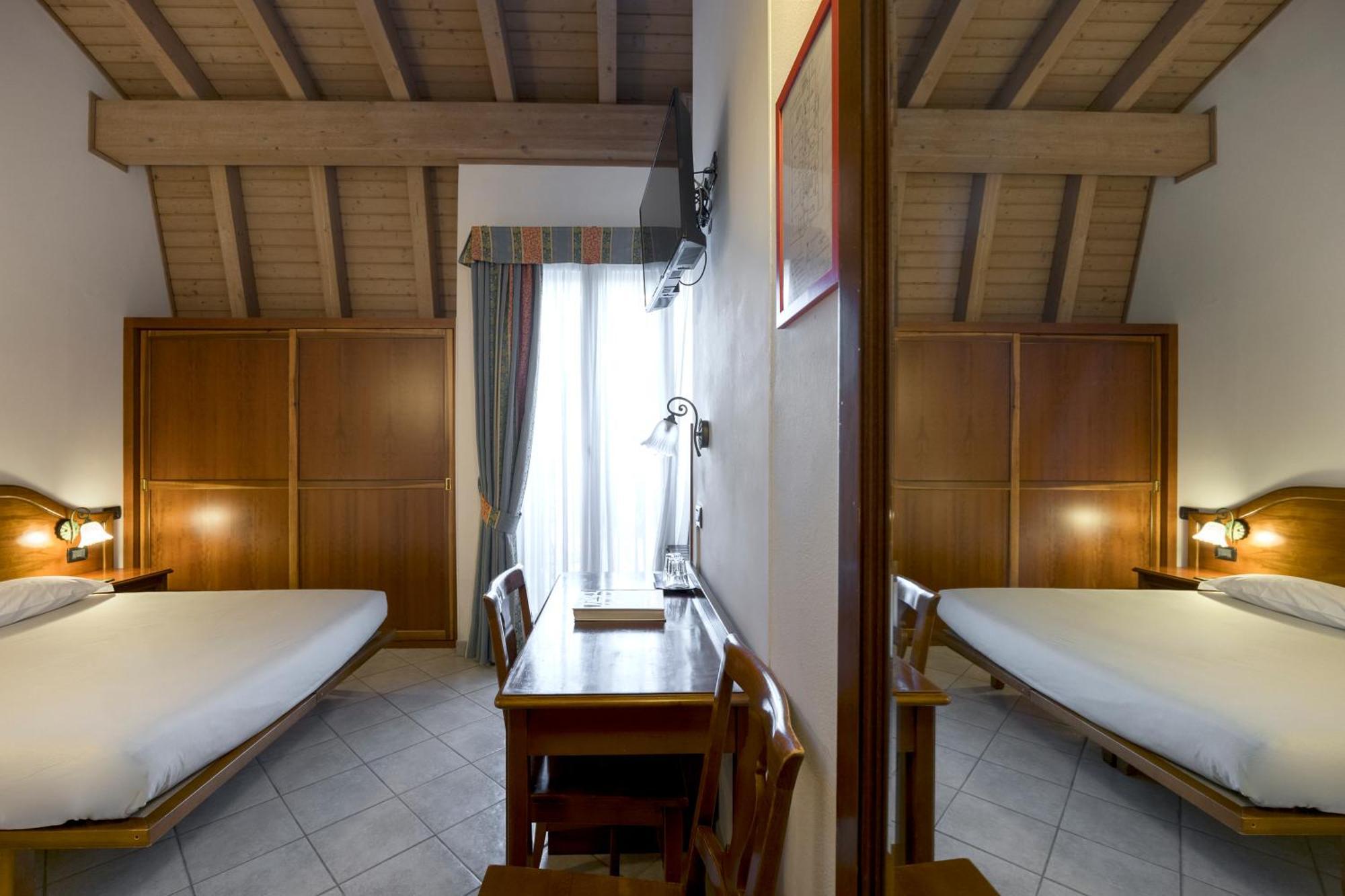 Hotel Ungheria Varese 1946 Екстериор снимка