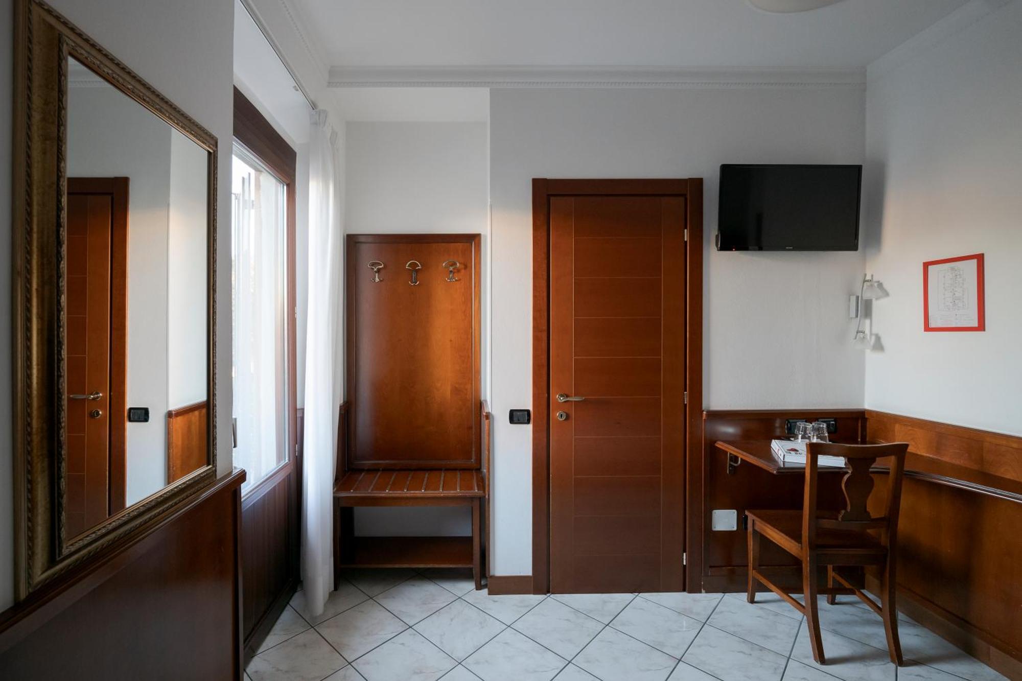 Hotel Ungheria Varese 1946 Екстериор снимка